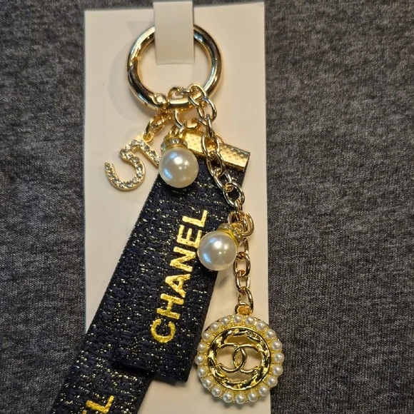 CHANEL GWP Black and Gold Key Holder with Pearl Accent - Picture 2 of 3